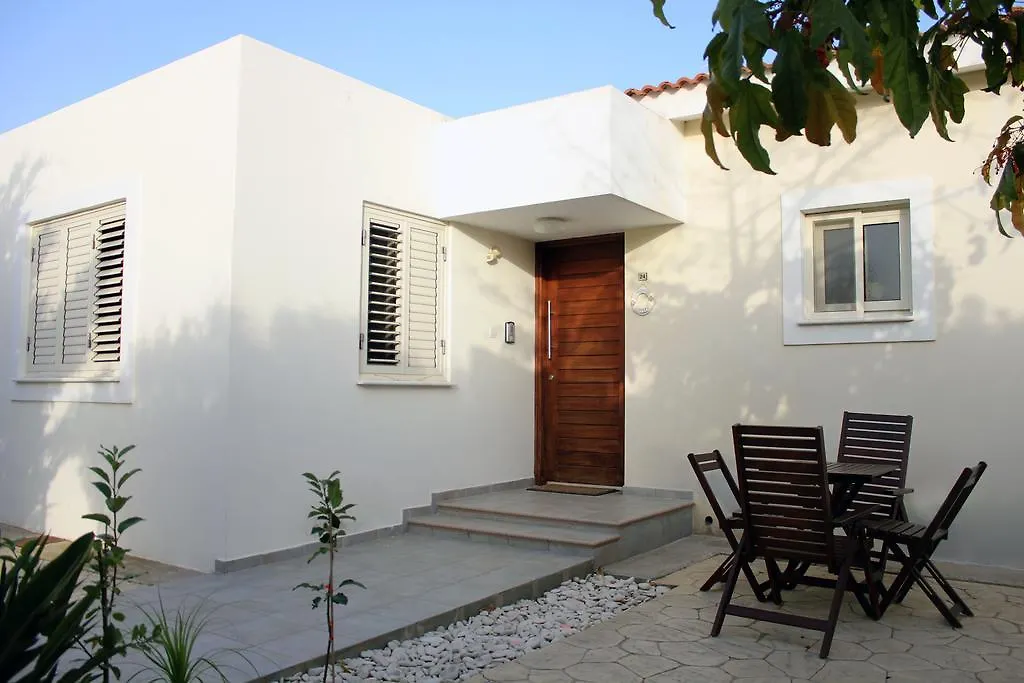 Ameli Beach House location